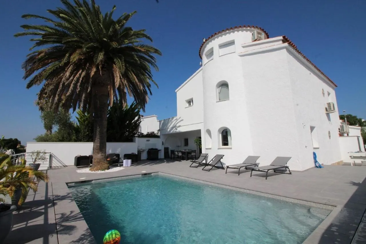 Casa De Lujo Con Piscina Y Amarre Privados Ref 350 Villa Empuriabrava
