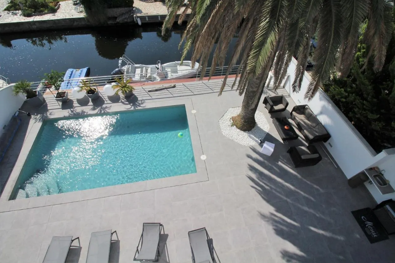 Semesterbostad Casa De Lujo Con Piscina Y Amarre Privados Ref 350 Villa Empuriabrava Spanien
